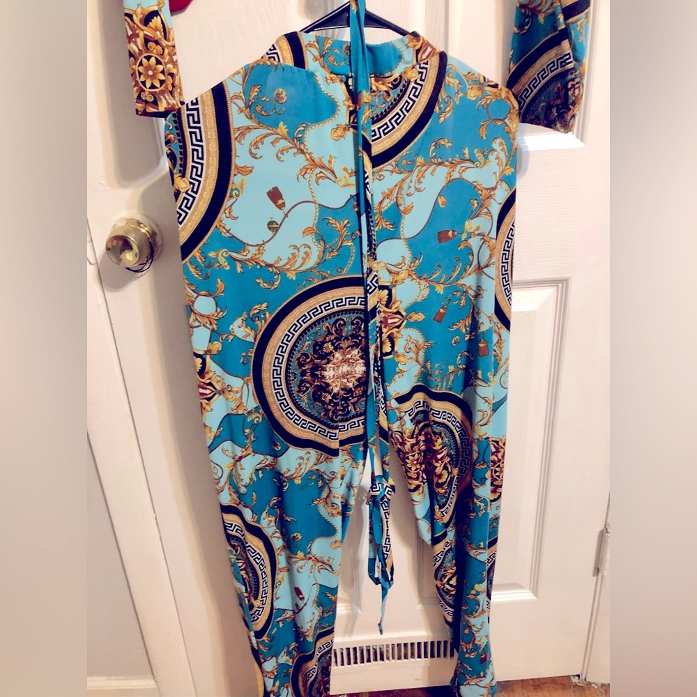 Blue Pattern 2 piece - Picture 4 of 4